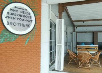 Kenyamanan Kafe Berkonsep Tropis Industrial