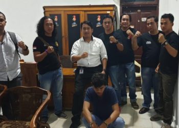Tampak seorang oknum pegawai honorer ditangkap petugas Tekab 308 Polres Lampung Utara karena kasus pencurian sepeda motor, Senin (11/3/2019). Poto Dok Polres Lampung Utara.