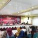 PROMOSI DOKTOR. Mahasiswa S-3 Universitas Islam Negeri Lampung, Aprianis, mengikuti ujian promosi doktor di gedung Pascasarjana UIN Jalan Zainal Abidin Pagaralam, Bandar Lampung, Selasa (26/3). (LAMPUNG POST/TRIYADI ISWORO)