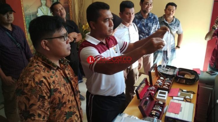 Barang bukti yang diamankan dari para pelaku. Asrul
