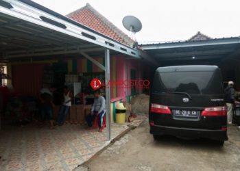 Rumah milik Resfi Yuninda (40) warga Desa Palembapang, Kecamatan Kalianda Kabupaten Lampung Selatan, yang mobil pickuap nya raib digondol maling, Selasa (5/3/2019) sekitar pukul 04.30. (Foto:Lampost/Armansyah)