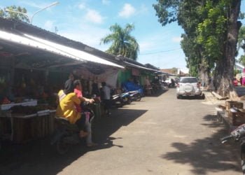 Pedagang Tanggung Biaya Perbaikan Lapak