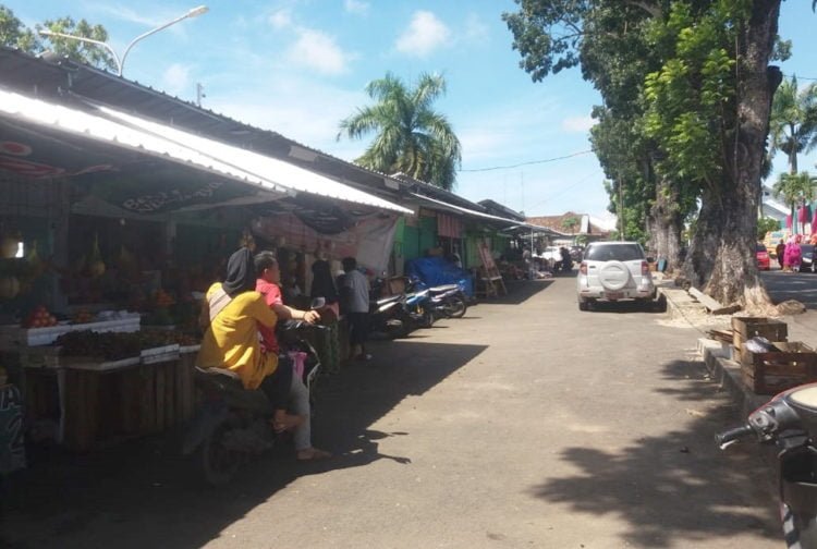 Pedagang Tanggung Biaya Perbaikan Lapak