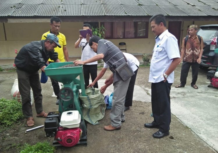 Kelompok Petani Kopi Terima Mesin UPH