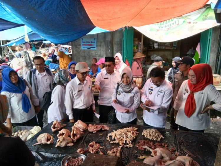 Stok Sembako Cukup, Harga Bawang Naik