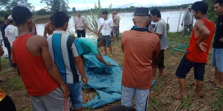 Jasad Kakek Hanyut Ditemukan Mengambang