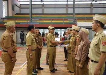 Terima SK, Pegawai Diminta Tingkatkan Kinerja