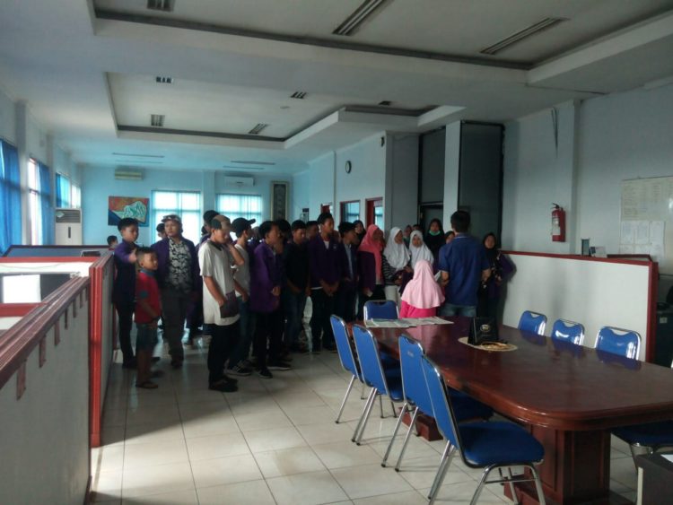 Siswa SMPN 2 Penengahan Belajar Jurnalistik