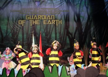 PENAMPILAN SISWA. Siswa Lazuardi Haura Global Islamic School tampil dalam gala performance bertajuk Lazuardi Excellent Award and Graduation Pre-K and Kindergarten 2018/2019, di Taman Budaya Lampung, Sabtu (20/4).  (LAMPUNG POST/NUR JANNAH)