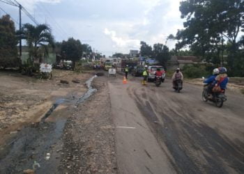 Perbaikan Jalintim Timbulkan Kemacetan