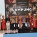 Die PARIWISATA LAMPUNG. (Kiri) Gubernur Lampung Muhammad Ridho Ficardo menerima plakat karena Krui World Surfing League yang terletak di Pantai Tanjung Setia Kabupaten Pesisir Barat masuk daftar Calender Of Event 2019, Kamis (25/4). (Kanan) Gubernur Lampung Muhammad Ridho Ficardo bersama Istri Aprilani Yustin Ficardo usai mempromosikan seluruh pesona Pariwisata Lampung pada ajang Jakarta Marketing Week 2019 yang diselenggarakan di Now Stage-Atrium Mall Kota Casablanca, Jakarta Selatan, Kamis (25/4). n HUMAS PROV LAMPUNG