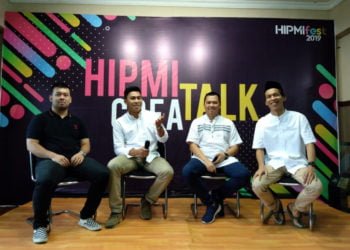 HIPMI PEDULI. Ketua Umum BPD Hipmi Lampung, Arie Nanda Djausal, Ketua Pelaksana Ahmad Giri Akbar, dan Sekretaris Rajib Abi Bakri di kantor Hipmi Lampung, Kamis (16/5). Organisasi beranggotakan pengusaha milenial itu berencana menggelar serangkaian kegiatan selama sepekan dengan tajuk Hipmi Peduli 2019. (LAMPUNG POST/EFFRAN KURNIAWAN)