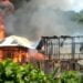 KEBAKARAN. Api membakar habis empat rumah milik warga Pekon Tapaksiring, Sukau, Lampung Barat, ludes terbakar, Minggu (19/5), pukul 12.20. Kerugian akibat kebakaran tersebut ditaksir mencapai ratusan juta rupiah. (ISTIMEWA)