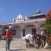 BAKTI SOSIAL. Sejumlah anggota Gerakan Pramuka Pangkalan Satya Jaya SMPN 1 Batubrak, Lampung Barat, membersihkan Masjid Bahaudin, Pekon Kembahang, Kecamatan Batubrak, Minggu (19/5). Kegiatan bertujuan menumbuhkan semangat dan rasa kecintaan terhadap ketakwaan terhadap Allah swt. (DOKUMENTASI SMPN 1 BATUBRAK)