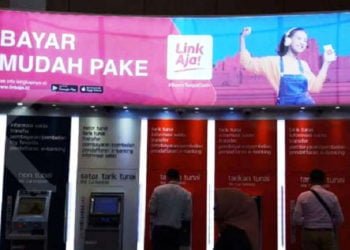 Sebuah iklan uang digital LinkAja di ATM BNI Jakarta, Selasa (30/4). PT Bank Negara Indonesia (Persero) Tbk. memastikan akan mengambil porsi kepemilikan 20% dari PT Fintek Karya Nusantara yang mengelola LinkAja. Nilai investasi yang digelontorkan mencapai sekitar Rp900 miliar./pho KONTAN/Carolus Agus Waluyo/30/04/2019.
