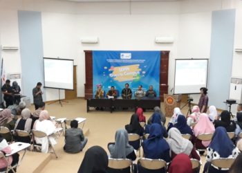 RAMAH FREKUENSI. Kementerian Komunikasi dan Informatika Republik Indonesia Direktorat Jenderal Sumber Daya dan Perangkat Pos dan Informatika merangkul kaum muda untuk ramah frekuensi. Hal tersebut yang dibedah dalam kuliah umum Frequency Goes to Campus di aula FISIP Universitas Lampung, Kamis (16/5).
(LAMPUNG POST/TRIYADI ISWORO)
