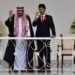 Presiden Joko Widodo dan Raja Arab Saudi, Salman bin Abdulaziz Al-Saud melambaikan tangan di Istana Bogor, Jawa Barat.