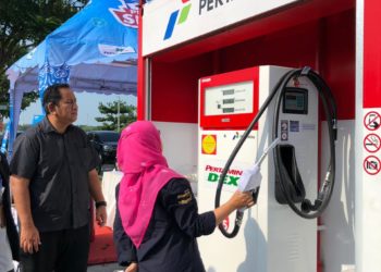 Die
SPBU MODULAR DI TOL. General Manager Pertamina MOR II Sumbagsel Primarini meninjau salah satu SPBU Modular di jalur tol Baterpang Bakauhunie, Lampung Selatan, Selasa (28/5).
n DOK PERTAMINA