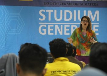 STADIUM GENERAL. Pakar geokimia lingkungan dari Departemen Geologi University of Zagreb, Kroasia, Gordana Medunic, menjadi pembicara stadium general di Itera, Jumat (24/5). (ISTIMEWA)