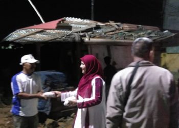 Majelis Taklim Rahmat Hidayat Bagikan Makanan dan Sajadah