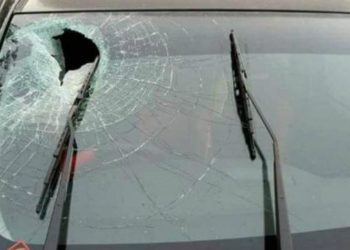 Ilustrasi Pelemparan Batu