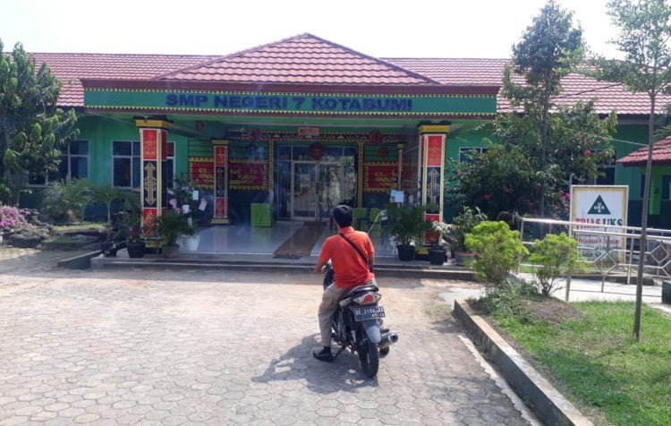 SMPN 7 Kotabumi. (LAMPUNG POST/FAJAR NOFITRA)