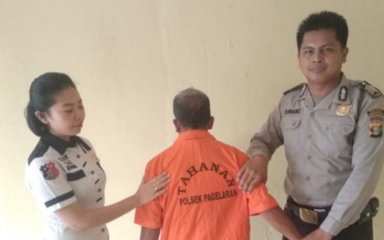 PELAKU CABUL. Pelaku pencabulan terhadap siswi taman kanank-kanan saat diamankan di Polsek Pagelaran. (DOKUMENTASI POLSEK PAGELARAN)