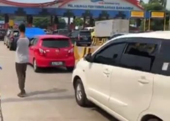 Kendaraan pemudik saat arus balik di Pelabuhan Bakauheni, Jumat (7/6/2019). (Lampost.co/ Aan Kridolaksono)