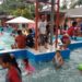 LIBUR LEBARAN. Para pengunjung bermain di kolam renang Tirtasari, Kecamatan Sragi, Lampung Selatan, Minggu (9/6). Kolam Renang Tirtasari di Desa Sukapura, Kecamatan Sragi, Lampung Selatan, menjadi destinasi wisata Lebaran 2019.
(LAMPUNG POST/JUWANTORO)