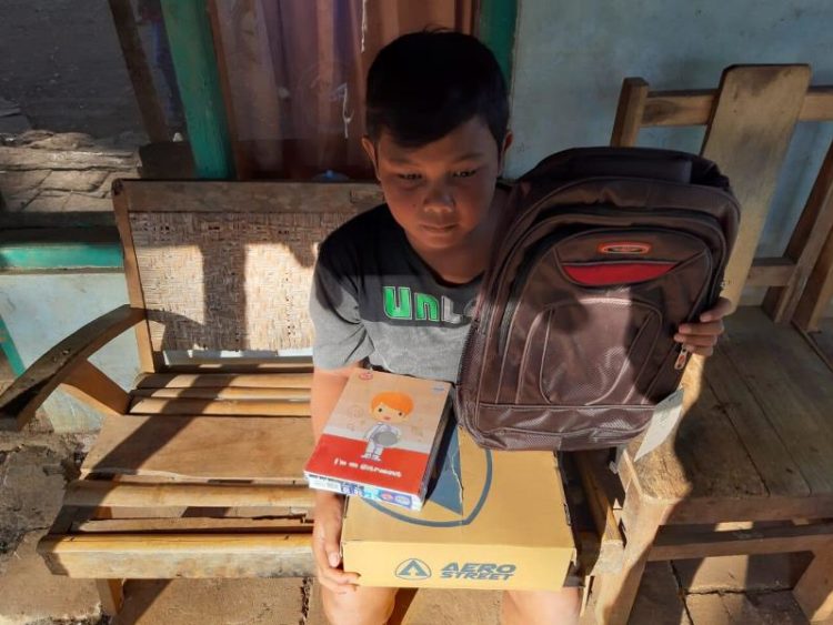 GAGAL DITERIMA. Pasha yang gagal diterima di SMP Negeri 2 Karangmojo, Kabupaten Gunungkidul, Daerah Istimewa Yogyakarta, menunjukkan raut muka murung, Jumat (12/7).
(MEDCOM.ID-AHMAD MUSTAQIM )