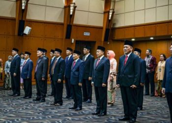 LANTIK ANGGOTA BARU. MENTERI Pendidikan dan Kebudayaan Muhadjir Effendy melantik anggota Badan Standar Nasional Pendidikan periode 2019—2023, di Graha Utama Kemendikbud, Jalan Jenderal Sudirman, Jakarta, Rabu (10/7).
(KEMENDIKBUD/BKLM)