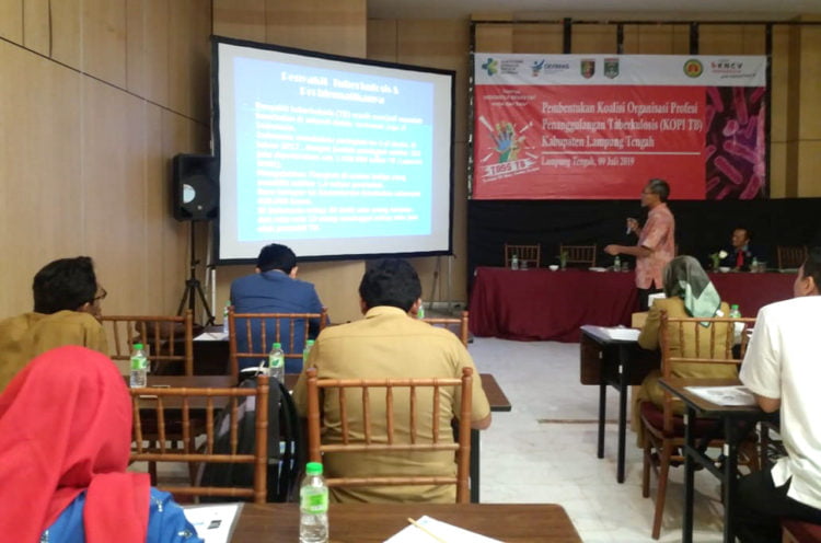 TBC. Penderita TBC di Lampung Tengah mencapai ribuan dan jumlahnya diperkirakan terus bertambah. Terbentuknya Koalisi Organisasi Profesi Indonesia untuk Penanggulangan Tuberkulosis (KOPI TB) Lampung Tengah diharapkan mampu menanggulangi penyakit berbahaya itu. (ISTIMEWA)