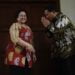 PERTEMUAN MEGAWATI DENGAN PRABOWO SUBIANTO. Ketua Umum Partai Gerindra Prabowo Subianto (kanan) berpamitan kepada Ketua Umum PDI Perjuangan Megawati Soekarnoputri (kiri) usai menggelar pertemuan tertutup di Jakarta, Rabu (24/7). Pertemuan kedua tokoh nasional bersama sejumlah elite Partai Gerindra dan PDI Perjuangan tersebut dalam rangka silaturahmi pasca-Pemilu Presiden 2019. ANTARA FOTO/PUSPA PERWITASARI