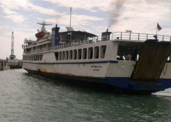 KELUAR. KMP Trumas Laila berbobot 3.006 GT bakal keluar lintasan Selat Sunda sejak Peraturan Menteri Perhubungan Nomor 88 Tahun 2014 diberlakukan mulai 23 Agustus 2019. (LAMPUNG POST/AAN KRIDOLAKSONO)