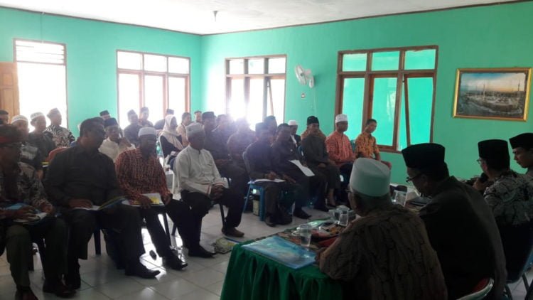 DISKUSI UMAT BERAGAMA. Sejumlah tokoh agama menghadiri diskusi yang digelar Forum Kerukunan Umat Beragama (FKUB) Way Kanan. (ISTIMEWA)