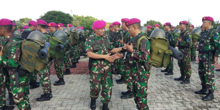 Anggota Marinir Dirikan Posko Pasien Covid