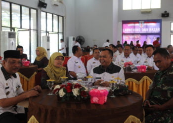 FESTIVAL PANGAN. Wakil Bupati Kabupaten Way Kanan Edward Antony saat menghadiri Festival Pangan Lokal Beragam, Bergizi Seimbang, dan Aman (B2SA), lomba masak serbaikan dan launching produk IKM 2019 di Gedung Serbaguna, Rabu (24/7). (LAMPUNG POST/CANDRA PUTRA WIJAYA)
