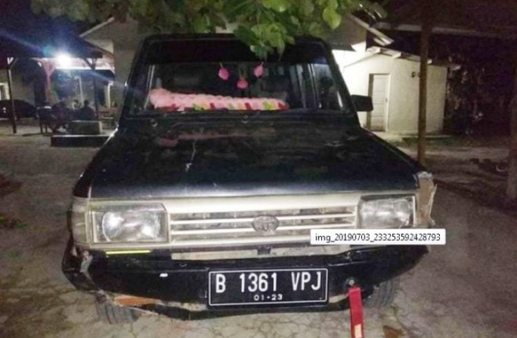Mobil terduga pelaku tabrak lari di amankan di Polsek Tulangbawang Tengah sebagai barang bukti.