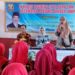 BUKA IHT. Sekretaris Dinas Pendidikan dan Kebudayaan Kota Bandar Lampung Eka Afriana (kedua dari kanan) membuka in house training (IHT) profesionalisme guru dalam implementasi kurikulum 2013, di SDN 1 dan 3 Panjang Utara, Kecamatan Panjang, Bandar Lampung, Jumat (2/8).
(LAMPUNG POST/FEBI HERUMANIKA)