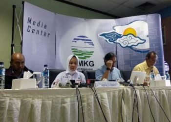 Kepala BMKG Dwikorita Karnawati (dua dari kiri). Foto: Medcom.id/ Damar Iradat