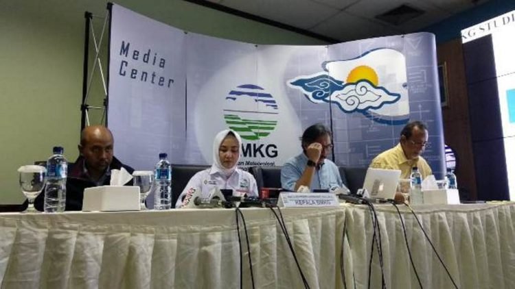 Kepala BMKG Dwikorita Karnawati (dua dari kiri). Foto: Medcom.id/ Damar Iradat