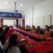 SEMINAR MOTIVASI. Pemateri dari Fakultas Psikologi UML, Tansri Adzlan Syah, memberikan materi motivasi dalam Seminar Self Change Management, di kantor harian Lampung Post, Jumat (30/8). (LAMPUNG POST/CHAIRIL ANWAR)
