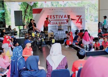 FESTIVAL KEMERDEKAAN. Karyawan Media Group bersama keluarga mengikuti Festival Kemerdekaan Media Group, di Kedoya, Jakarta, Minggu (18/8).
(MI/SUMARYANTO)