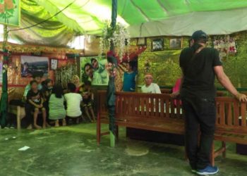 PADEPOKAN CAHAYA PELANGI NUSANTARA. Kondisi di dalam Padepokan Cahaya Pelangi Nusantara (CPN) milik Lasmini (50) dan Stefanus (52), suami Lasmini, di Desa Pardasuka, Kecamatan Katibung, Lampung Selatan, Kamis (8/8).
LAMPUNG POST/PERDHANA WIBYSONO