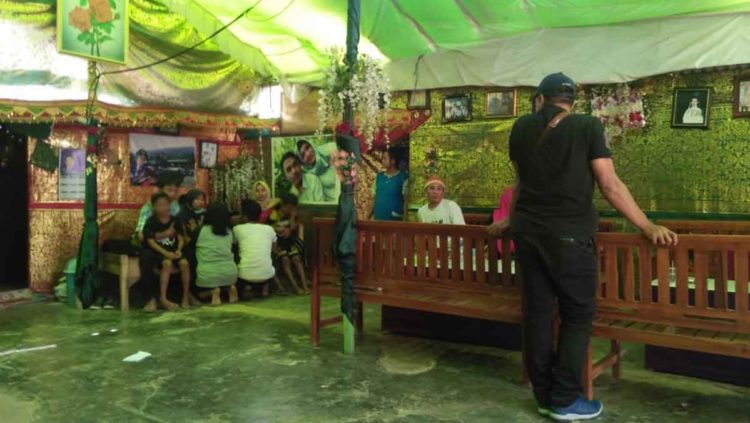 PADEPOKAN CAHAYA PELANGI NUSANTARA. Kondisi di dalam Padepokan Cahaya Pelangi Nusantara (CPN) milik Lasmini (50) dan Stefanus (52), suami Lasmini, di Desa Pardasuka, Kecamatan Katibung, Lampung Selatan, Kamis (8/8).
LAMPUNG POST/PERDHANA WIBYSONO