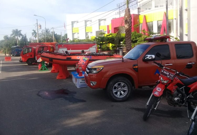 SIAP SIAGA. Sejumlah Badan Penanggulangan Bencana Daerah (BPBD) di Lampung siap siaga menghadapi ancaman bencana pada musim kemarau seperti saat ini. Salah satunya BPBD Lampung Tengah yang menyiagakan sejumlah peralatan siaga bencana pada saat apel, beberapa waktu lalu. (DOKUMENTASI BPBD LAMTENG)