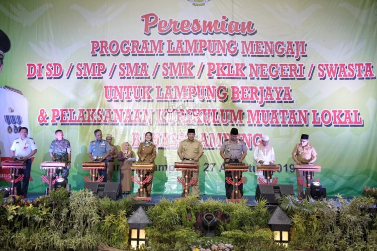LAMPUNG MENGAJI. Gubernur Lampung Arinal Djunaidi meresmikan Program Lampung Mengaji dan kurikulum muatan lokal bahasa Lampung, di Gedung Bagas Raya, Bandar Lampung, Selasa (27/8). (ISTIMEWA)