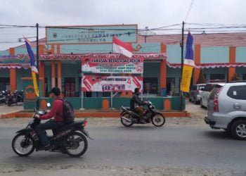HIPERTENSI. Puskesmas Rawat Inap (PRI) Kecamatan Sidomulyo, Lampung Selatan, Senin (12/8). Sehari setelah Iduladha pasien hipertensi mendominasi saat berobat. (LAMPUNG POST/PERDHANA WIBYSONO)