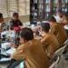 RAPAT LSF. Asisten Bidang Ekobang Setkab Lampung Selatan Hermansyah Hamidi memimpin rapat awal rencana kegiatan Lampung Selatan Fair (LSF) 2019, Selasa (27/8). (LAMPUNG POST/JUWANTORO)