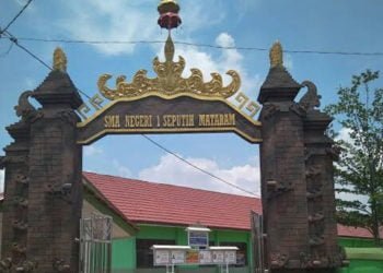 Gerbang SMAN 1 Seputihmataram. (LAMPUNG POST/WAHYU B PAMUNGKAS)
